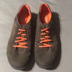 Clarks Collection suede athletic shoes size 8.5